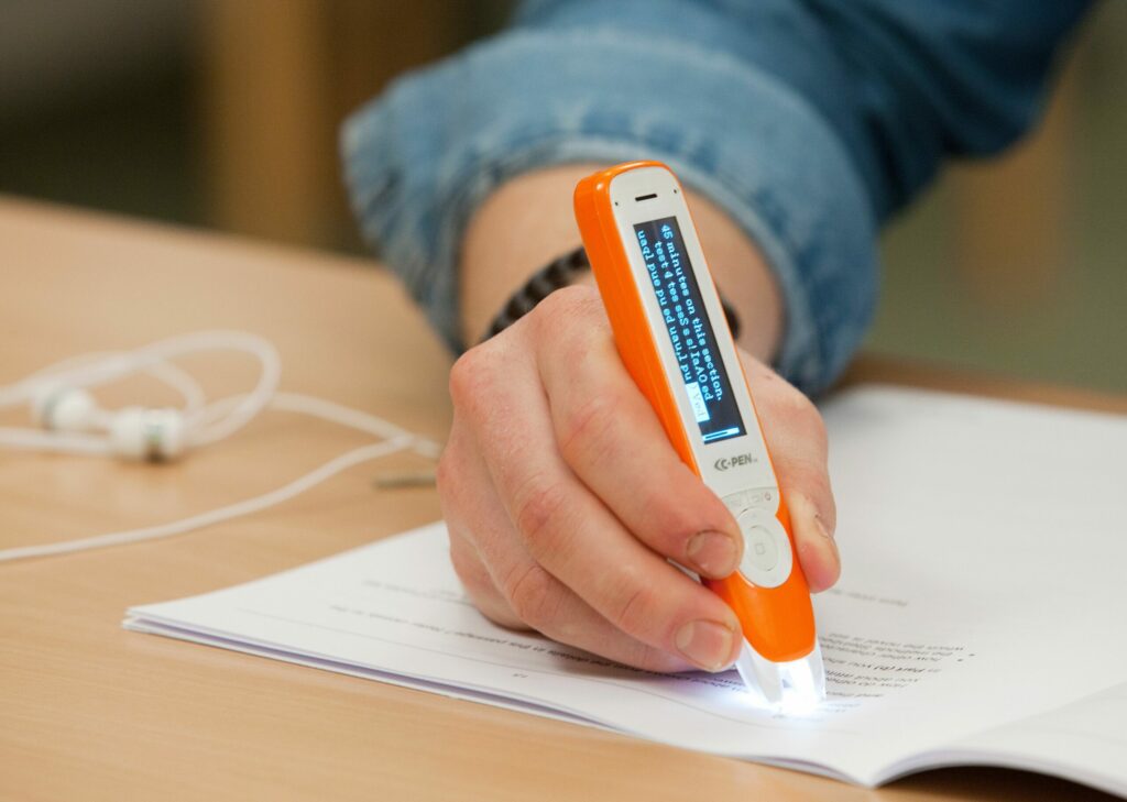 using-assisitive-technology-for-dyslexia-at-work-1024x729